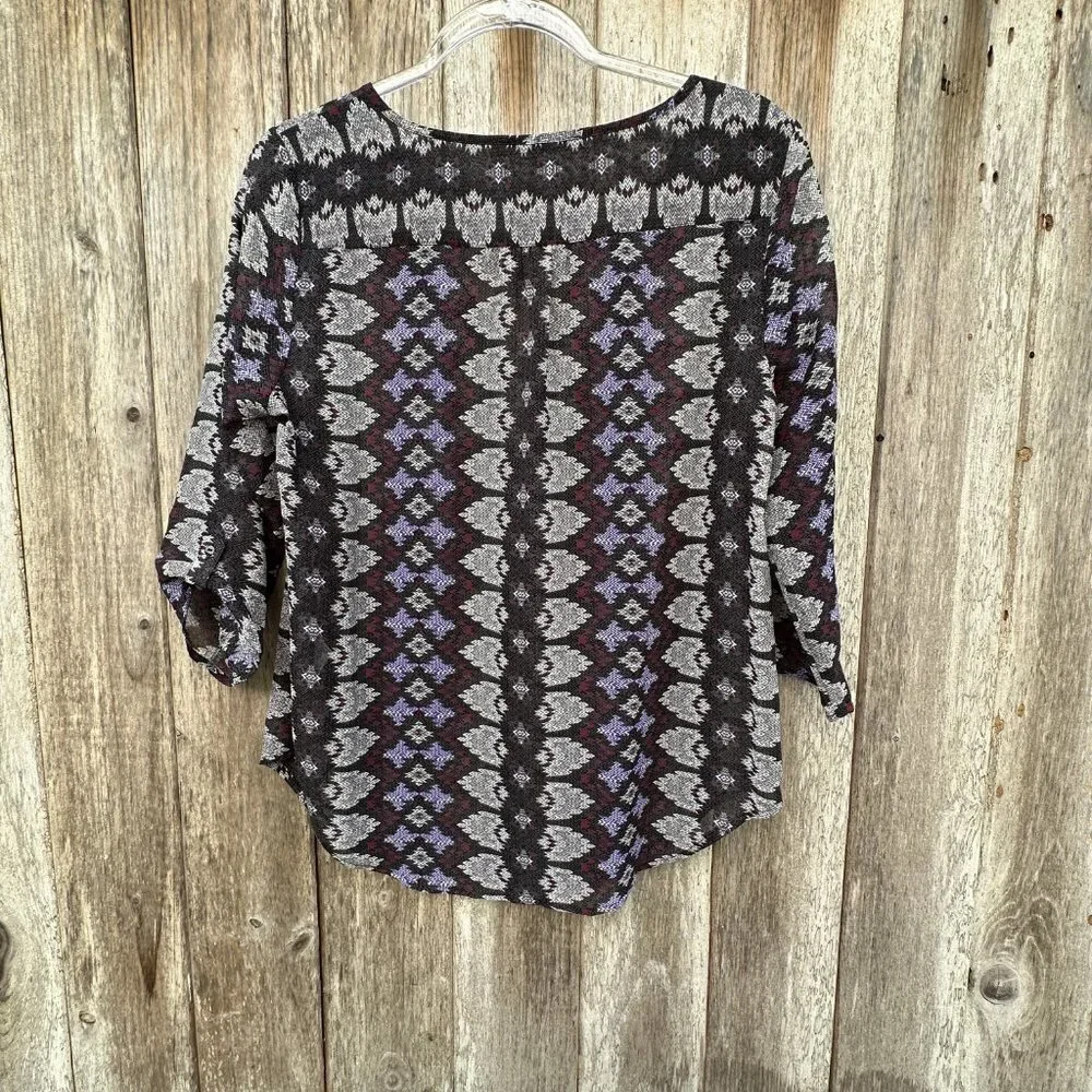 Violet + Claire Sheer Abstract Roll Tab Blouse Medium - Picture 3 of 5